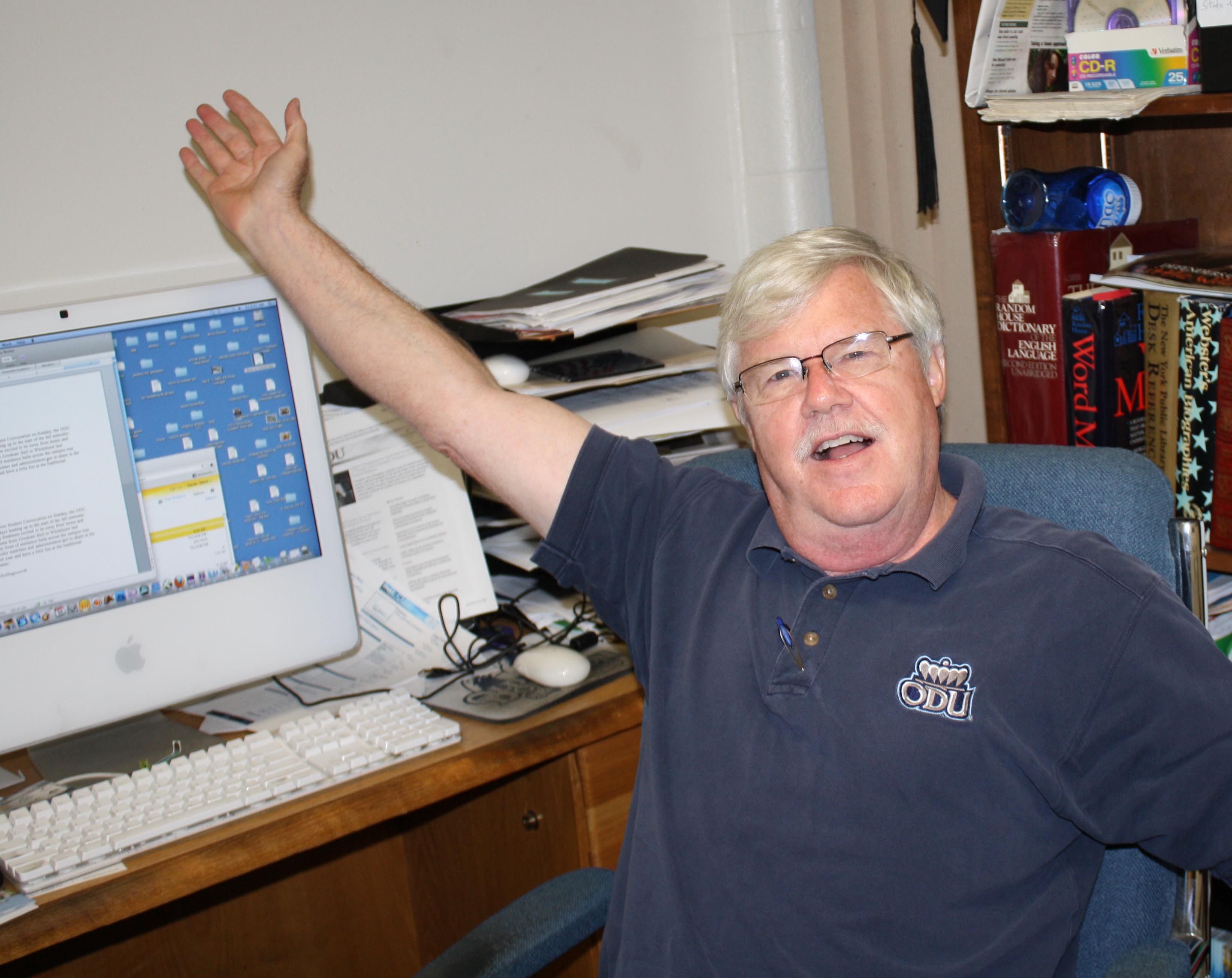 this is a photo of Steve Daniel, ODU editor, at his desk