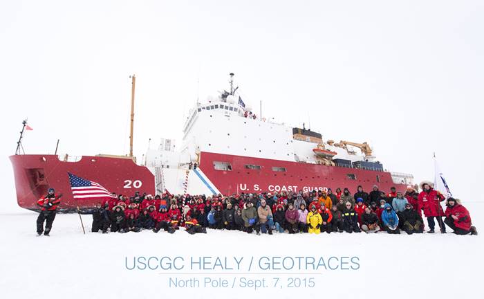 Photo of the USCG Healy/GEOTRACES crew