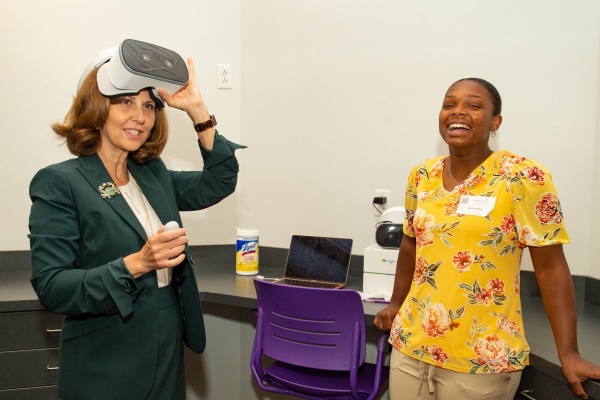 stem-imagined-teacher-pd-at-brooks-crossing_innovation-lab-with-first-lady-of-virginia-112