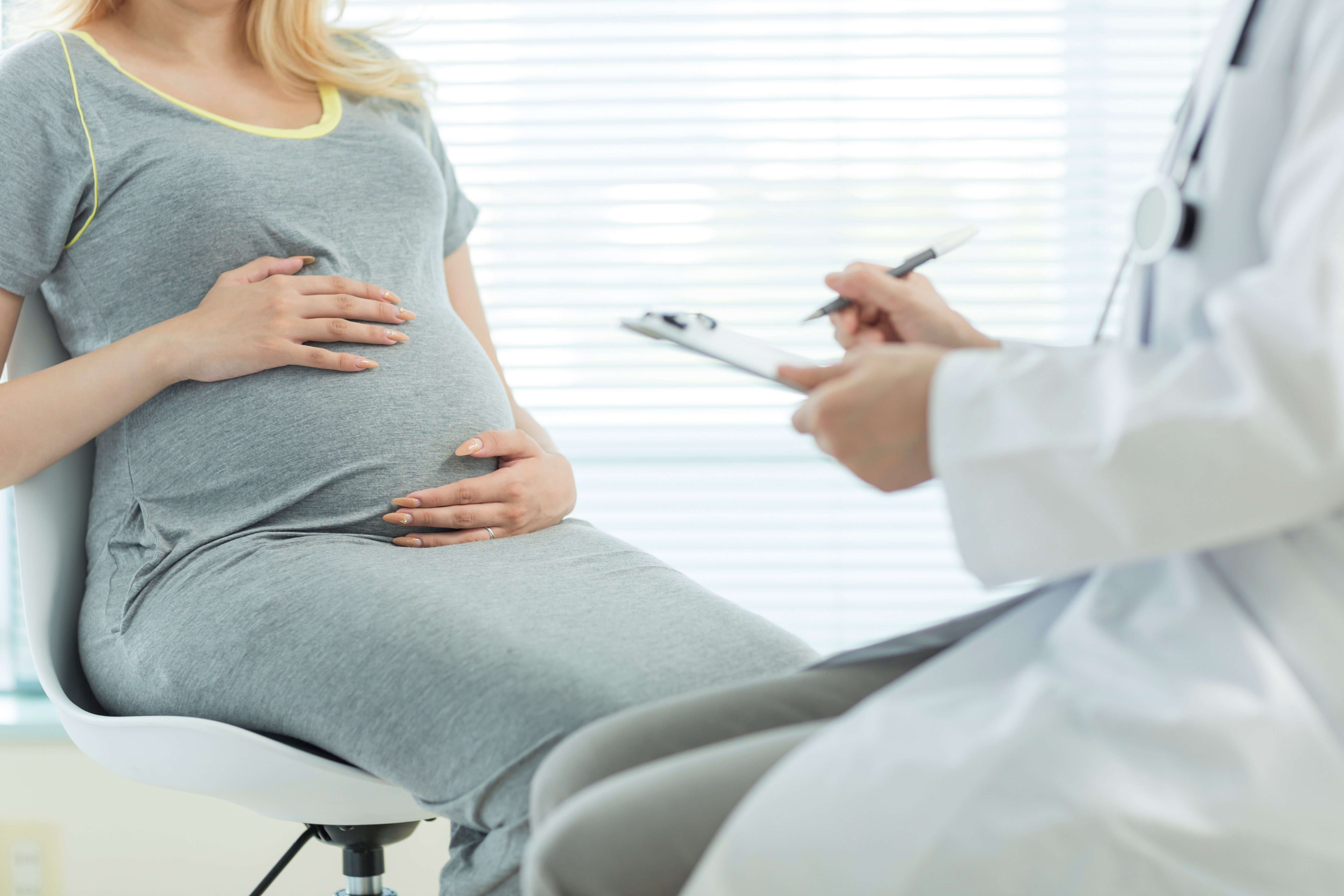 Pregnant woman consulting doctor