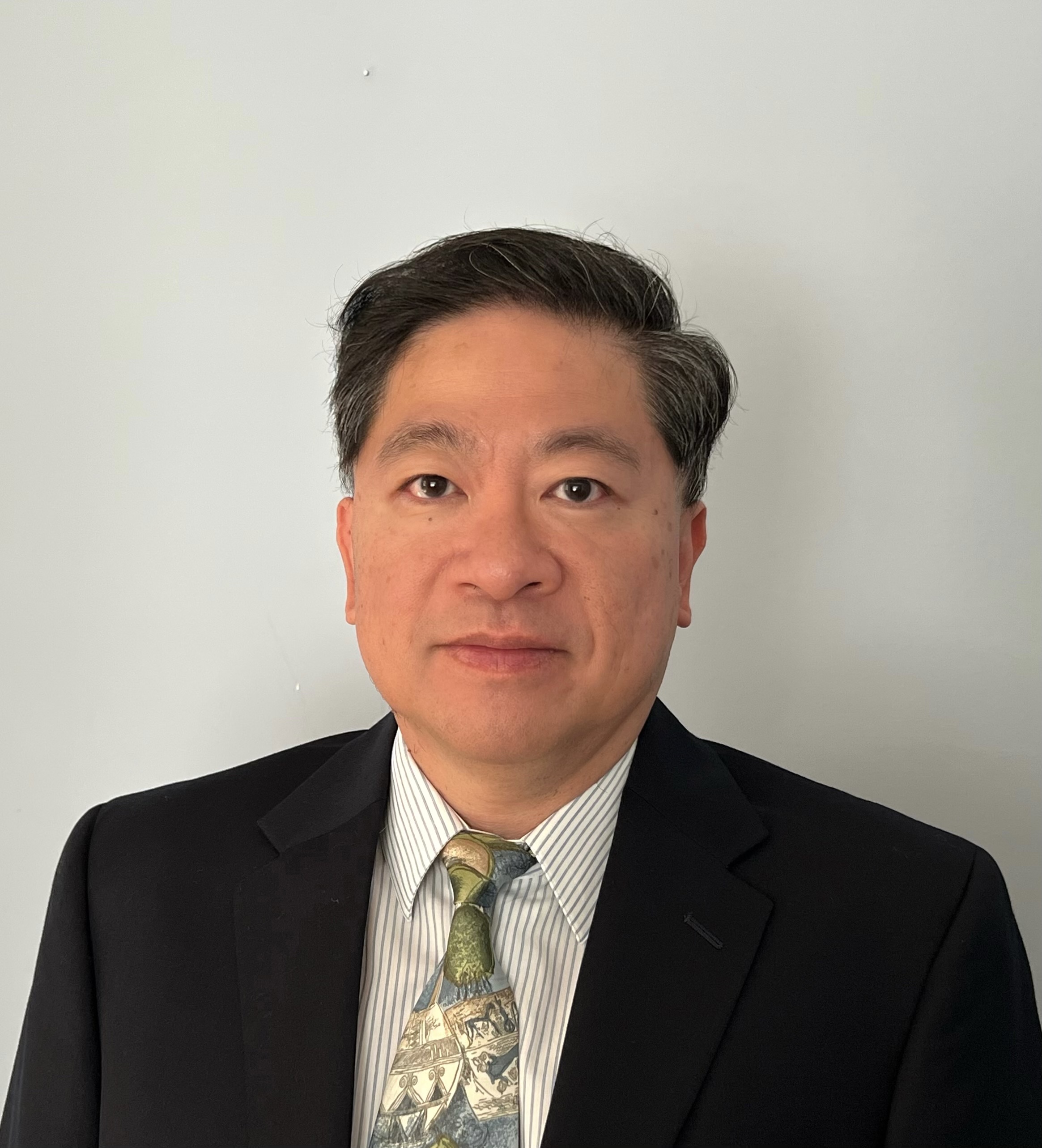 a headshot style photo of Li-Wu Chen, Ph.D