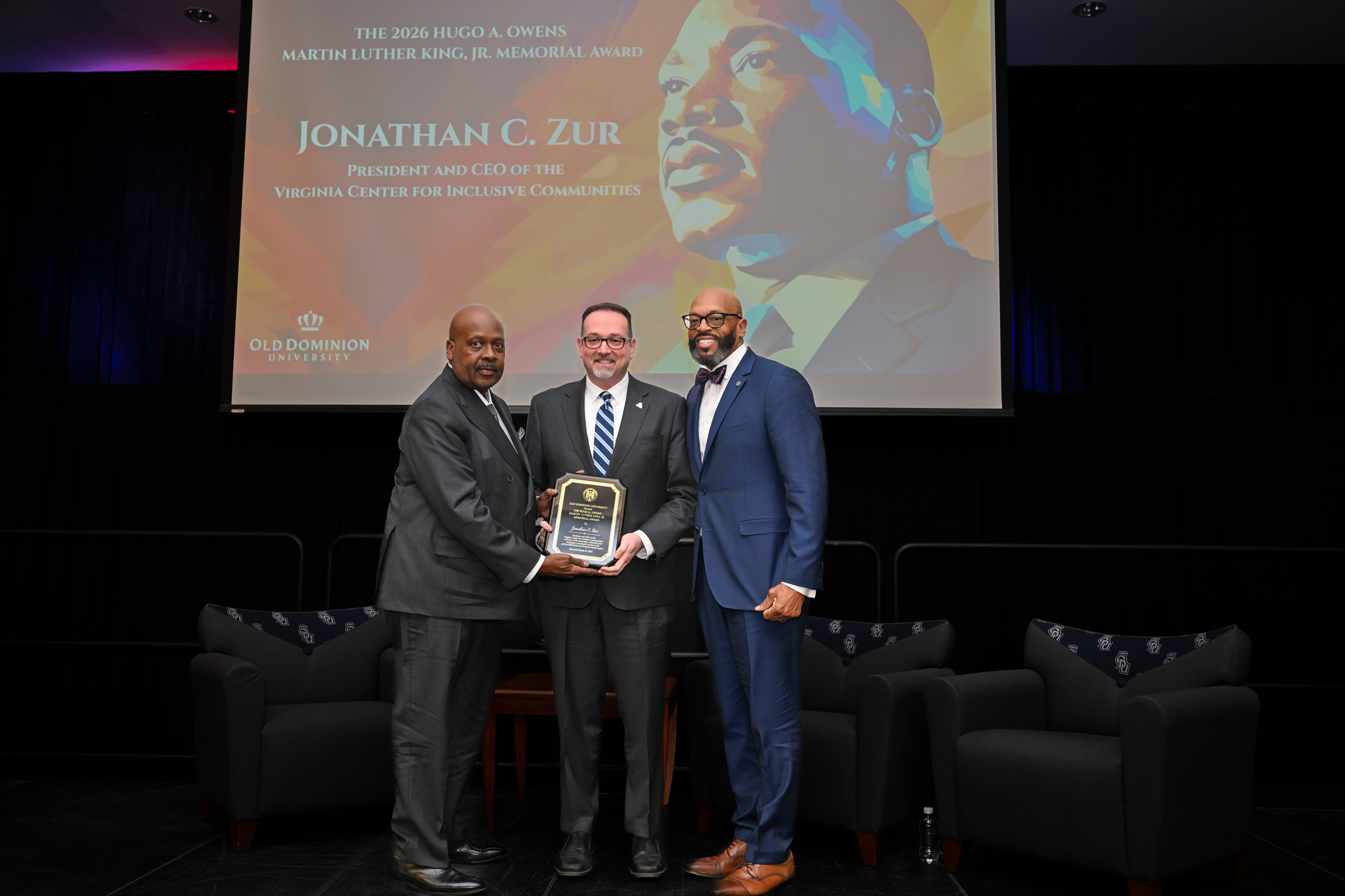 Jonathan Zur receiving the ODU Hugo Owens Award