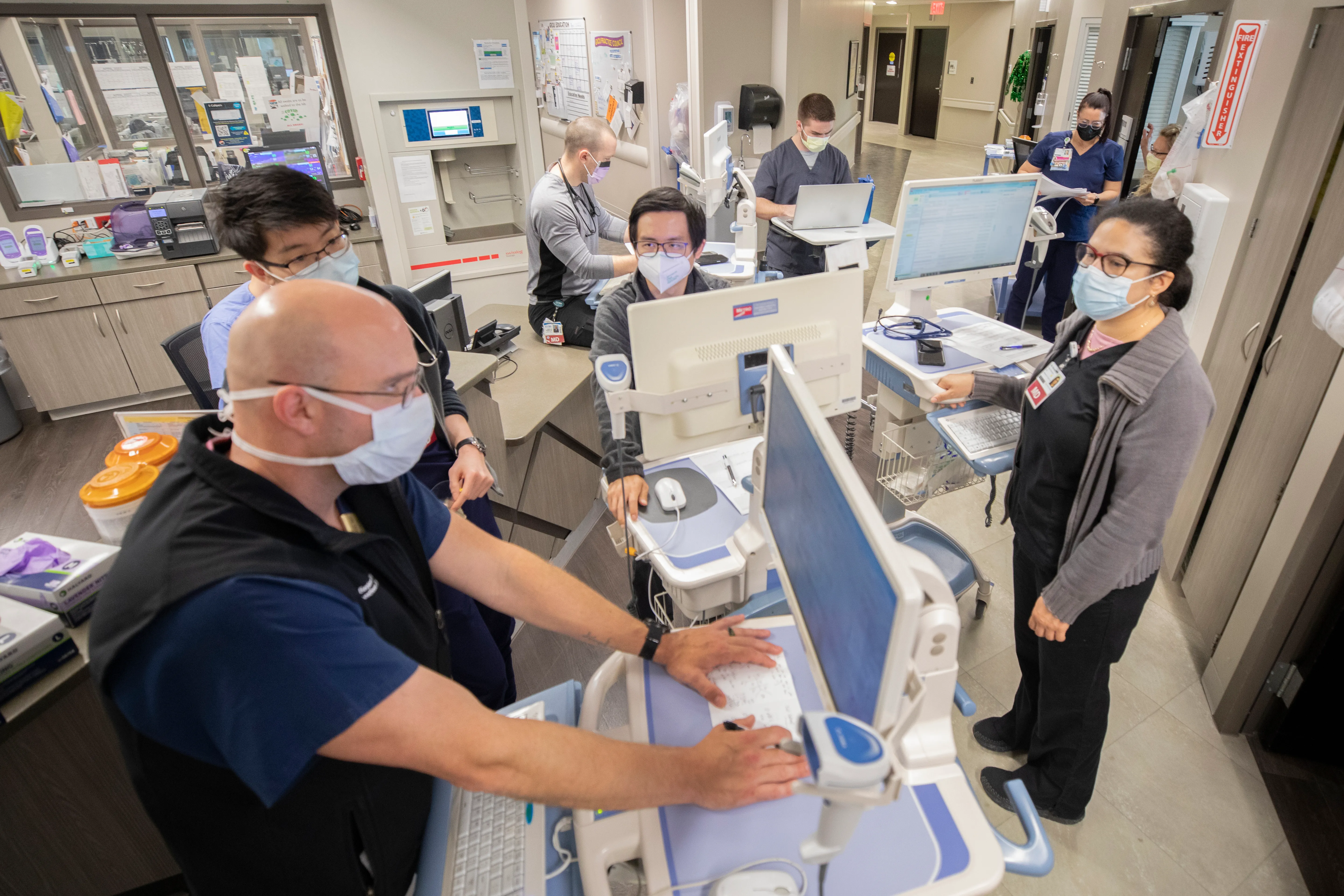 A photo of a group of doctors on Pulmonary/Critical Care rou