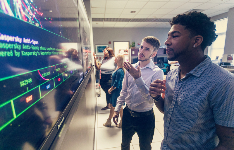 L’Université Old Dominion devient la première université à obtenir la validation de cybersécurité de la NSA pour ses programmes universitaires d’IA