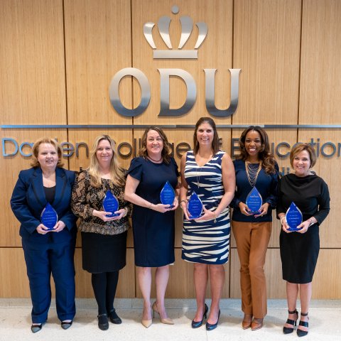 From left: Lisa Duncan Raines, Aileen Smith, Renee Garrett, Cathy Rossi, Shantell Strickland-Davis and Tina Manglicmot hold their awards.