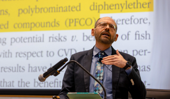 Greger presenting at the inaugural lecture for the Joan P. Brock Institute for Nutrition Science and Health at Old Dominion University.