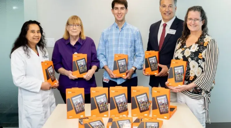 Beyond Clinic Walls donates tablets to HealthWise, Senior Se