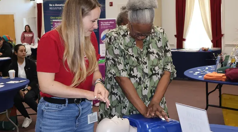 Student teaching attendee how to give CPR.