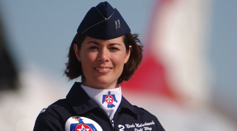 air force thunderbirds female pilot