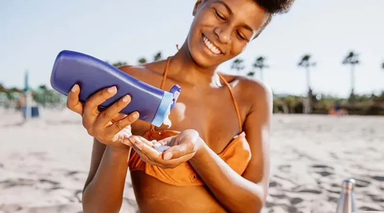 woman applying sunscreen