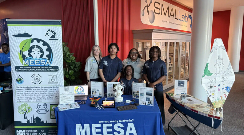 Meesa-11th-grade-students-present-innovator-i