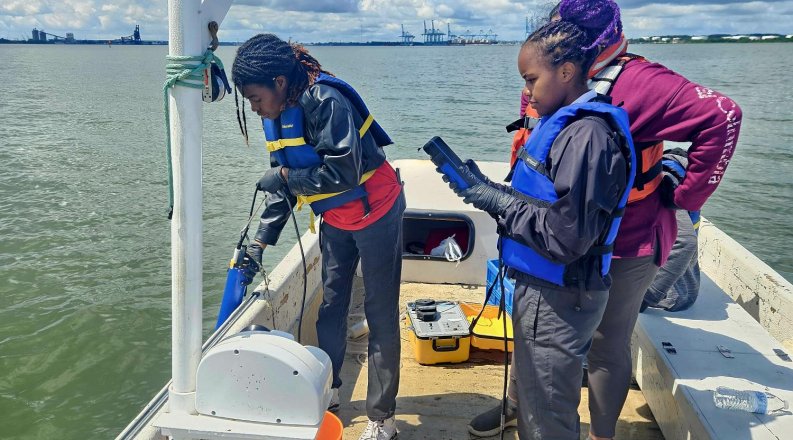 Aaliyah, Sonia and Janae out on lafayette river