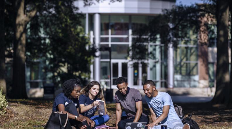 Students on Kaufman Mall