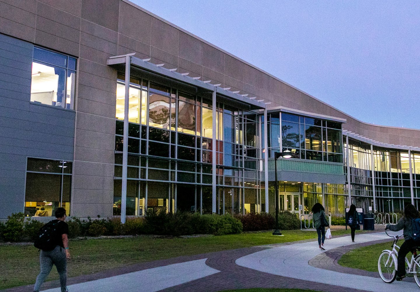Students walk & bike at dusk to Engineering Systems Building
