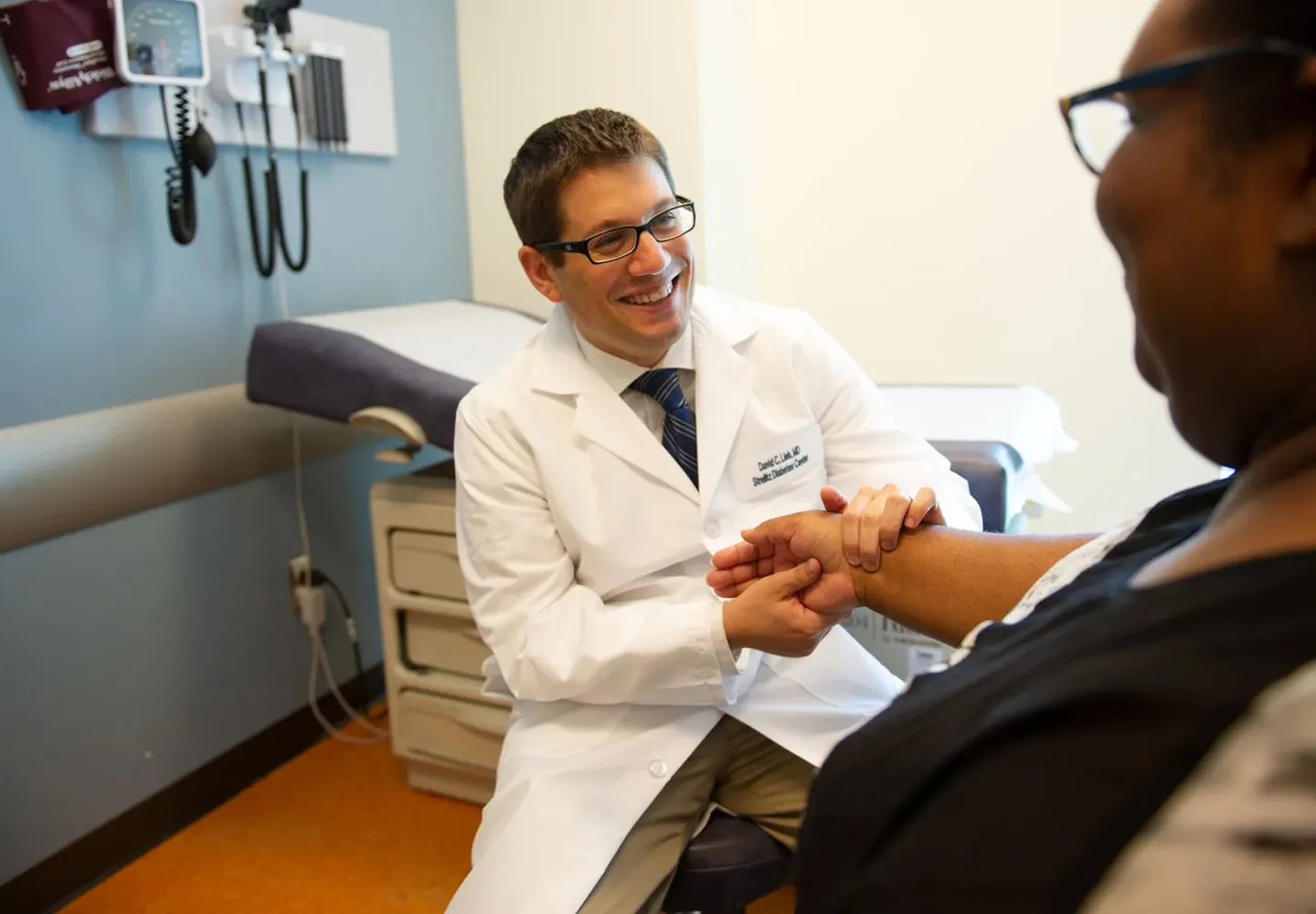 Dr. David Lieb meets with an endocrinology patient.