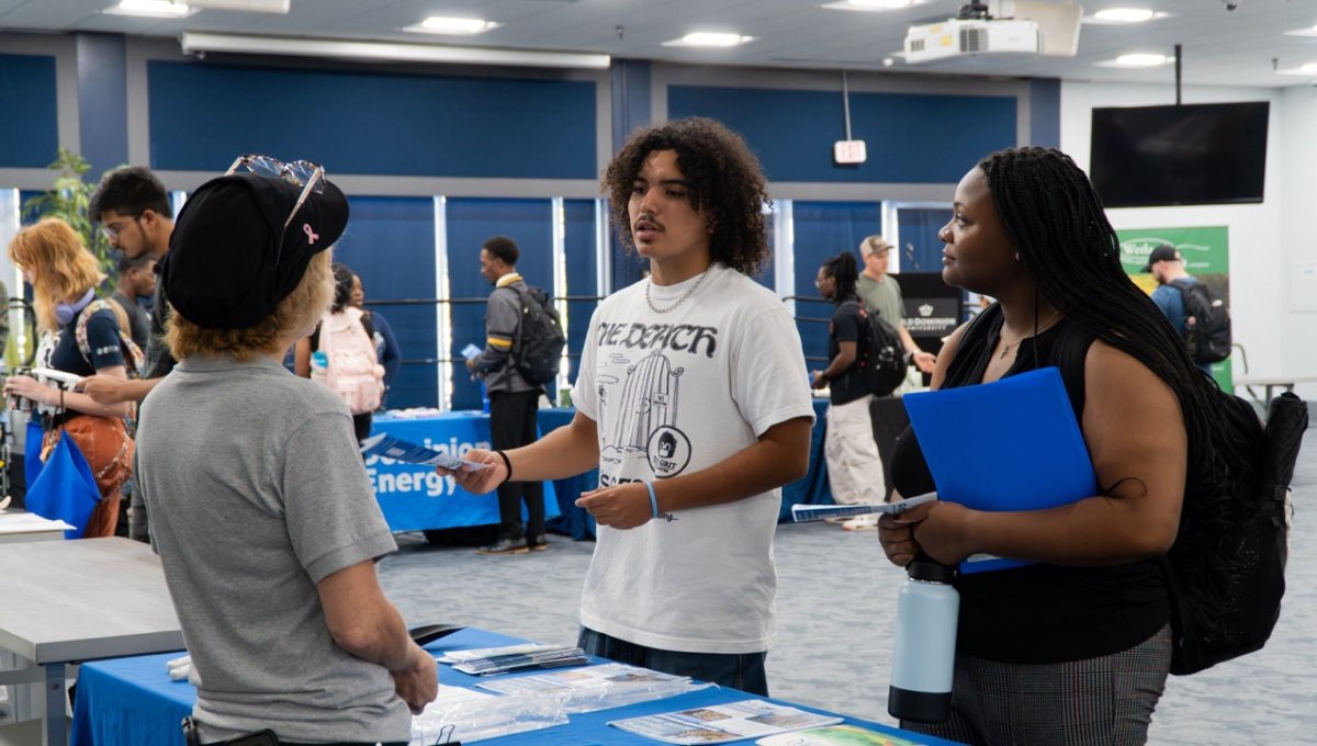 ODU students talk to Virginia Department of Environmental Quality professional
