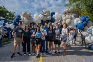 students in odu gear under a balloon arch on monarch way