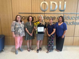 Ms. Stephanie Barnes-Mamaril poses for a photo with her certificate for the 2024-25 Clinical Faculty of the Year Award, along with the awards committee (from left to right: Kristie Gutierrez, Jori Beck, Stephanie Barnes-Mamaril, Brenda Houck, Jennessa Libby-Reynolds).