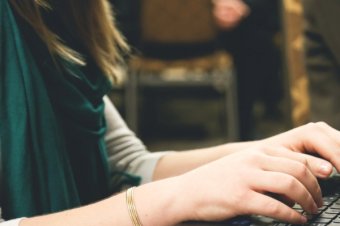 woman-typing-writing-windows