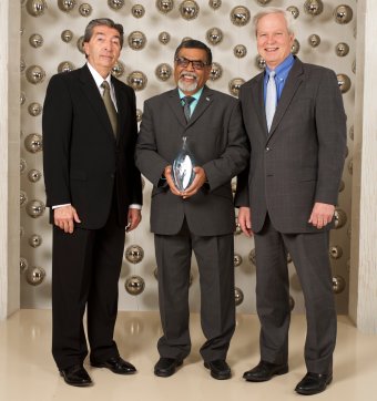 professor-vishnu-lakdawala-award